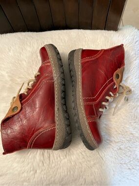 Woman’s Red Leather Casual Lace-Up Boots